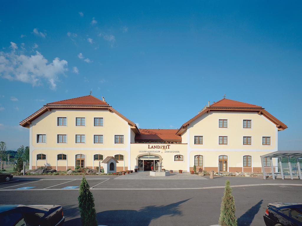Landzeit Restaurant Voralpenkreuz Hotel Затлед Екстериор снимка